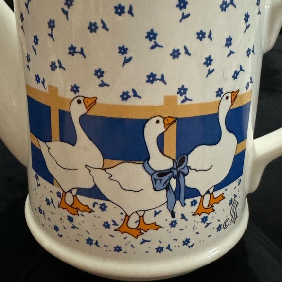 VTG Duck Geese Tea Pot Kettle Ceramic MCM 80s Kitchen Blue Flower Bow Farmhouse - Picture 2 of 16